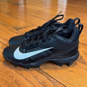 Nike Alpha Menace 4 Football Cleats